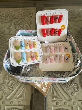 Bonitas Nails  Press-On Nail Set – Red, Pink, Multicolor